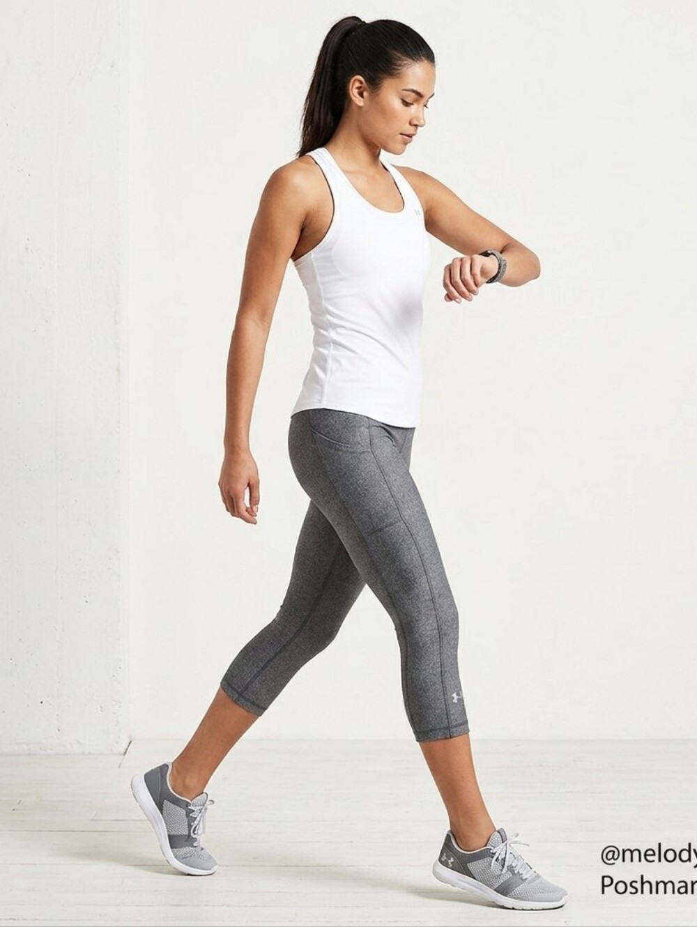 ​Under Armour HeatGear Compression Capri Leggings Gray M NWOT